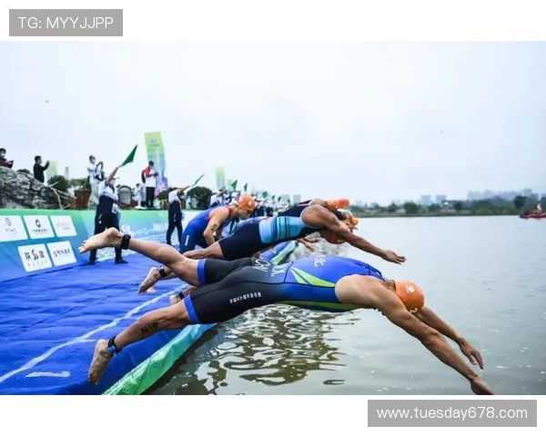 世界铁人三项赛游泳赛段出发技术点